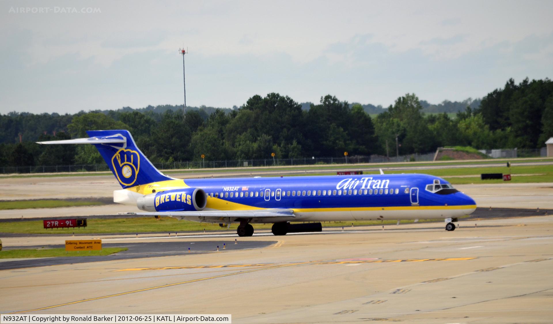 N932AT, 2000 Boeing 717-200 C/N 55073, Taxi ATL