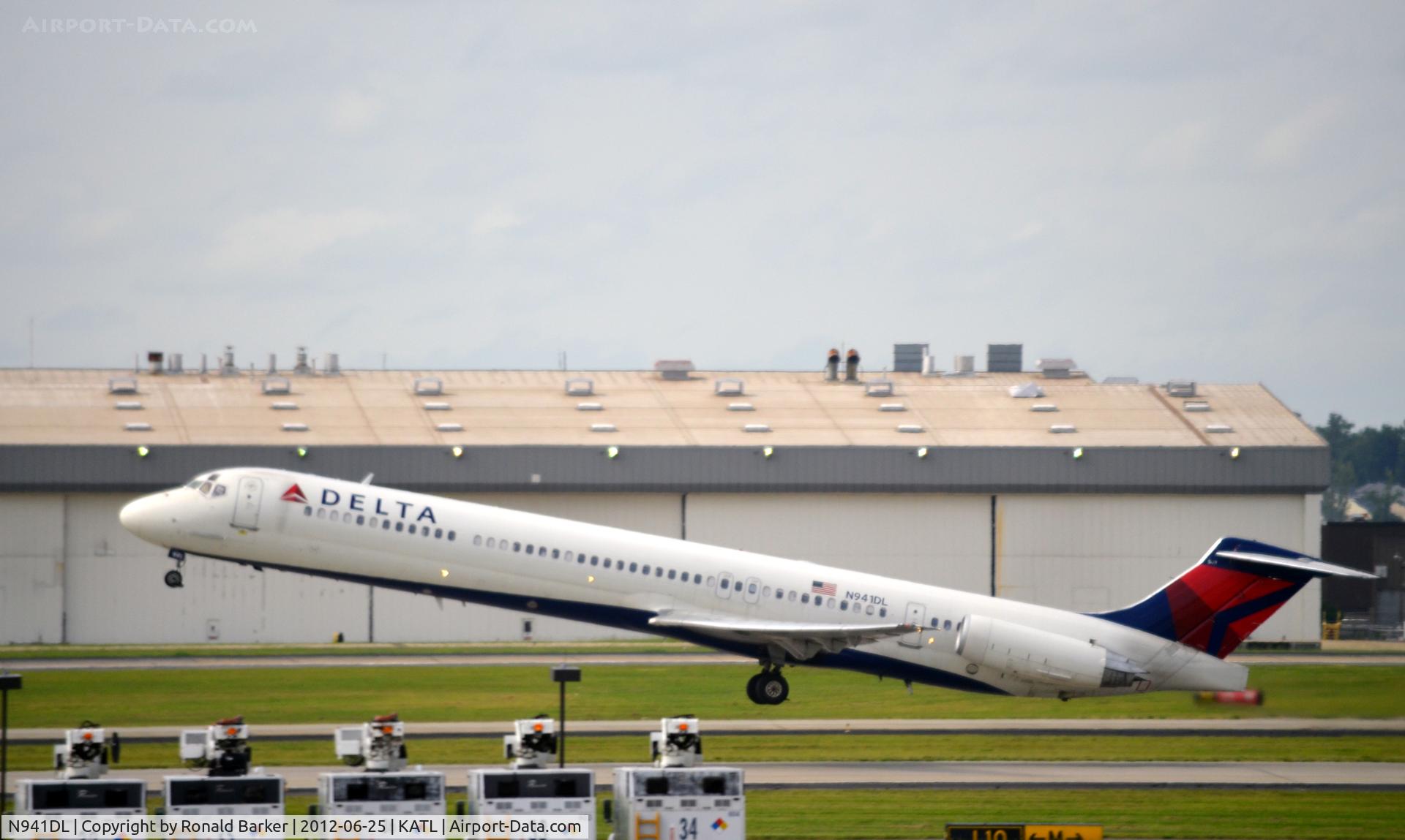 N941DL, 1989 McDonnell Douglas MD-88 C/N 49814, Takeoff ATL