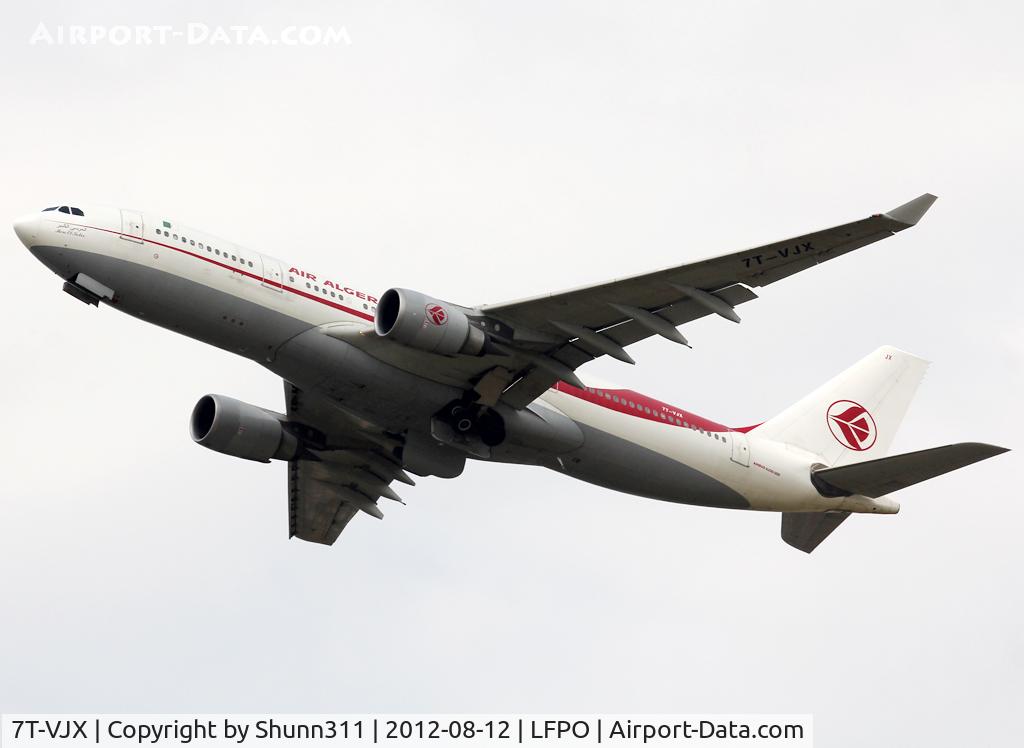 7T-VJX, 2005 Airbus A330-202 C/N 650, Taking off from rwy 24