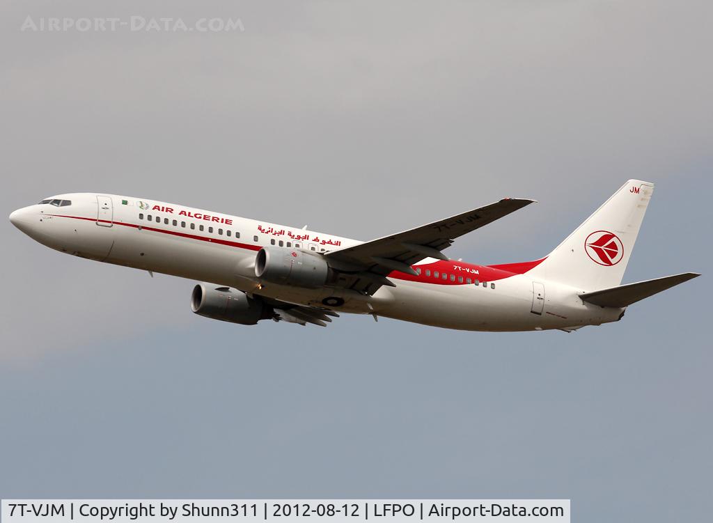 7T-VJM, 2000 Boeing 737-8D6 C/N 30205, Taking off from rwy 24