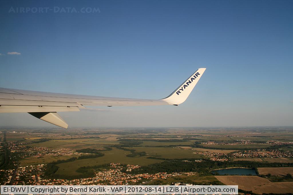 EI-DWV, 2008 Boeing 737-8AS C/N 33627, Climbing out of BTS