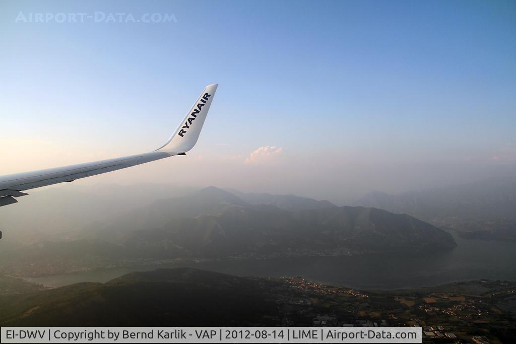 EI-DWV, 2008 Boeing 737-8AS C/N 33627, Approaching BGY