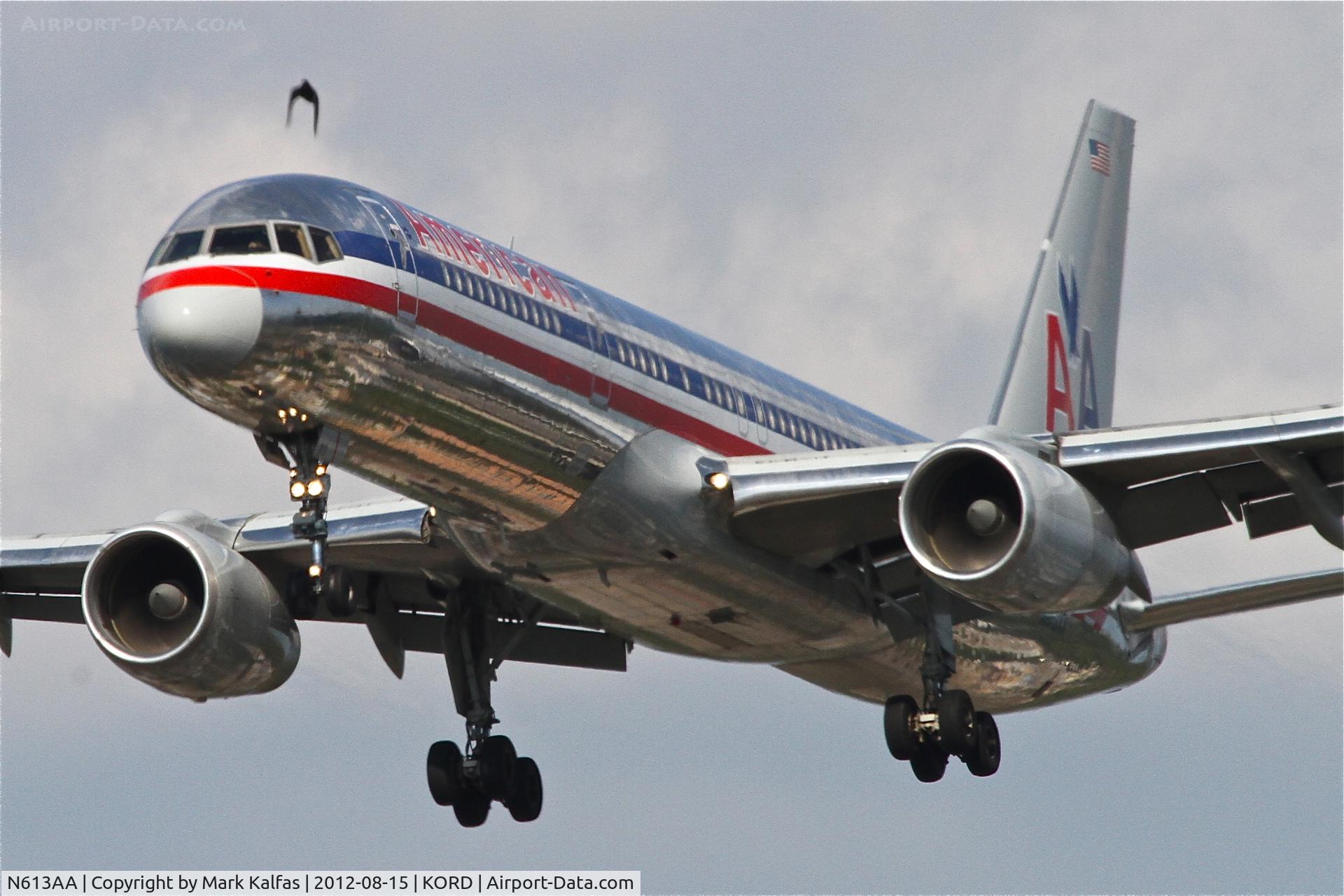 N613AA, 1989 Boeing 757-223 C/N 24489, American Airlines Boeing 757-223, AAL889 arriving from St. Louis/KSTL, RWY 28 approach KORD.