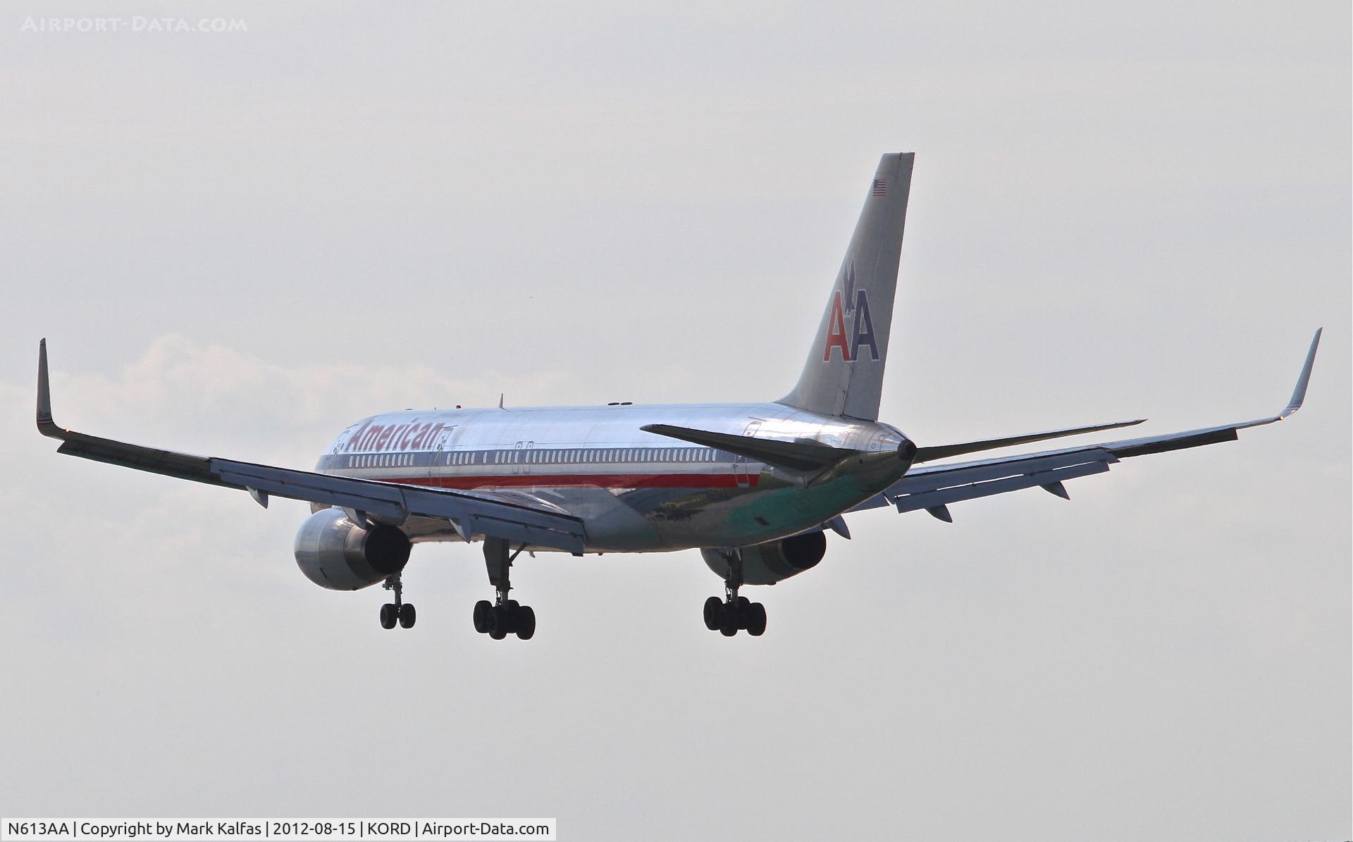 N613AA, 1989 Boeing 757-223 C/N 24489, American Airlines Boeing 757-223, AAL889 arriving from St. Louis/KSTL, RWY 28 approach KORD.