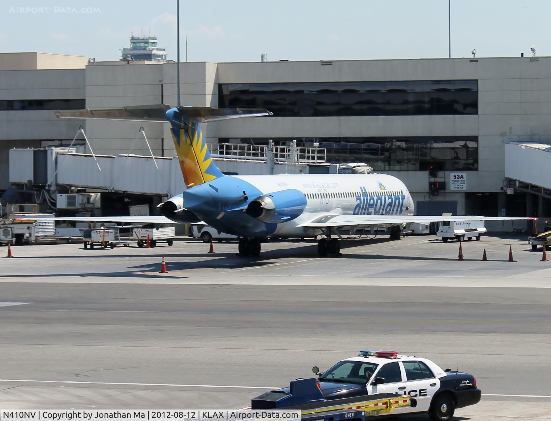 N410NV, 1992 McDonnell Douglas MD-83 (DC-9-83) C/N 49965, Parked at T5