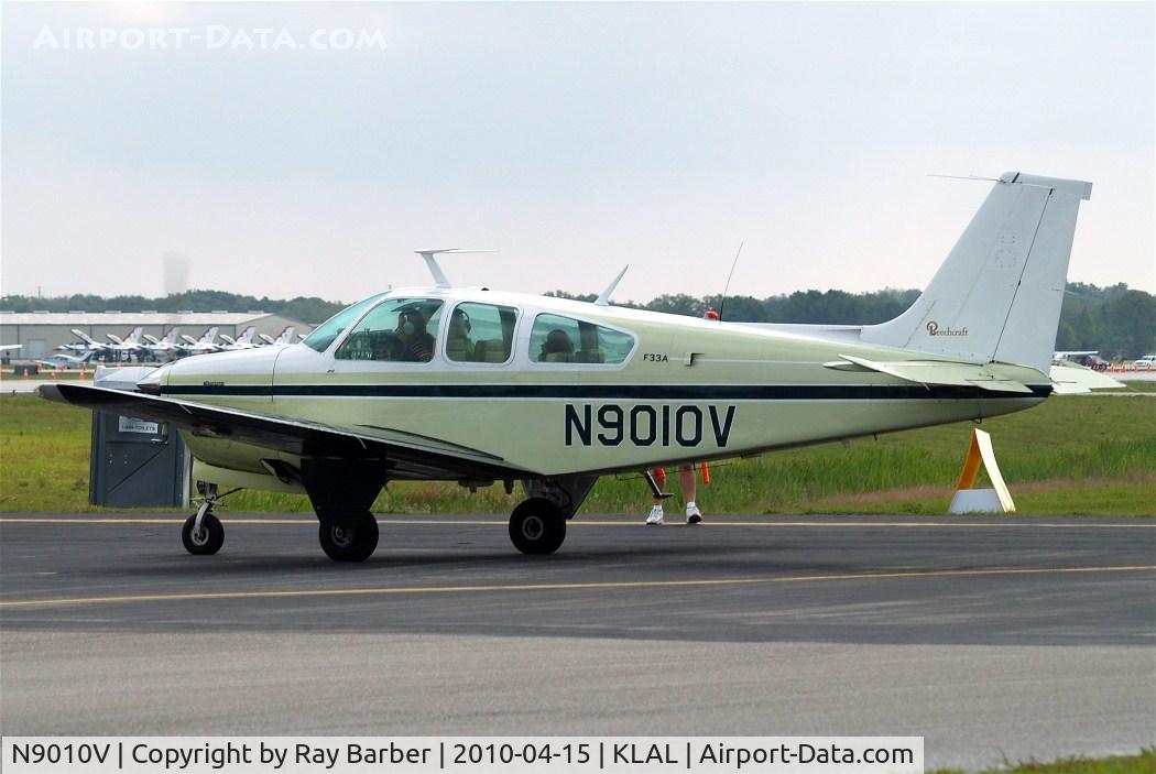 N9010V, 1970 Beech F33A Bonanza C/N CE-324, Taxiing for departure.