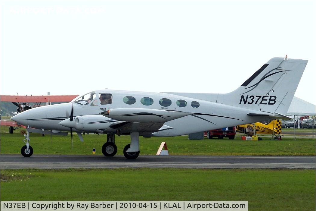 N37EB, Cessna 414 Chancellor C/N 414-0462, Awaiting departure.