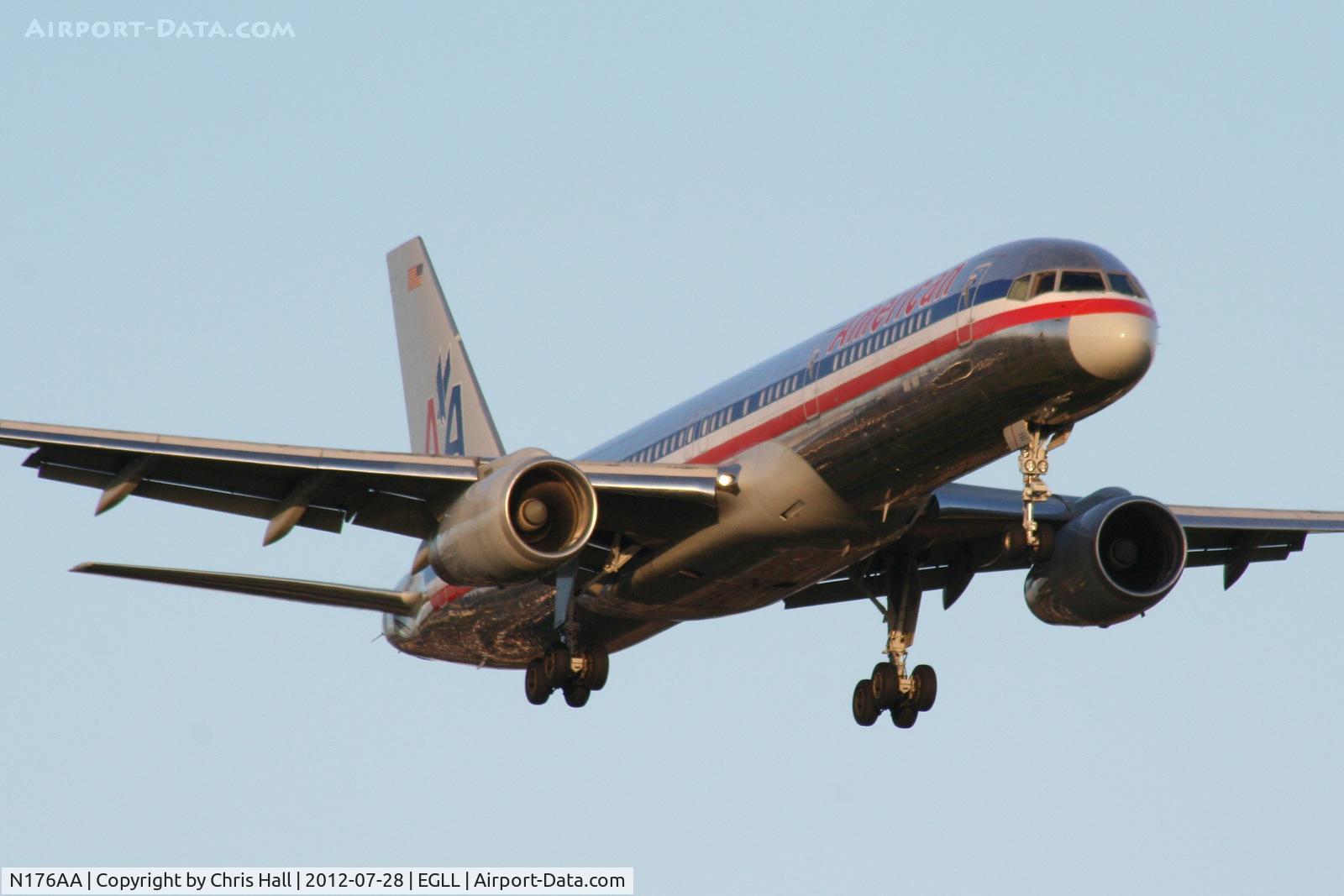 N176AA, 2001 Boeing 757-223 C/N 32395/994, American Airlines
