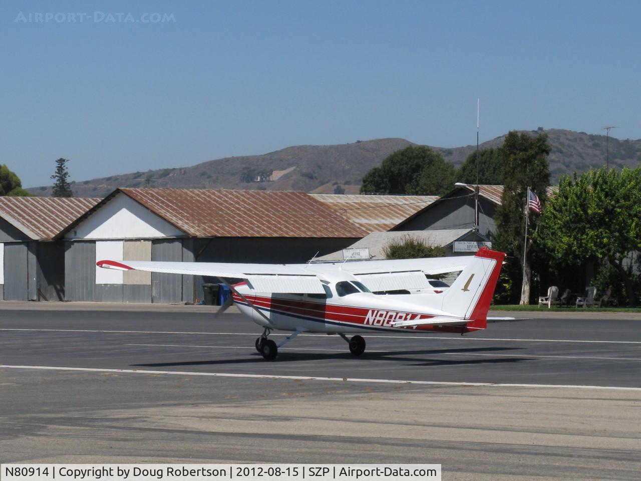 N80914, 1976 Cessna 172M C/N 17266799, 1976 Cessna 172M SKYHAWK, Lycoming O-320-E2D 150 Hp, landing roll Rwy 22