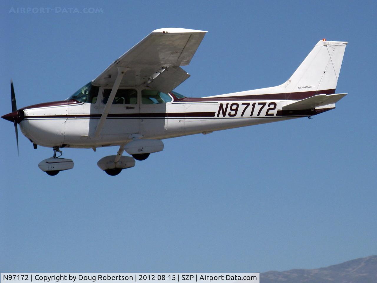 N97172, 1984 Cessna 172P C/N 17276162, 1984 Cessna 172P SKYHAWK, Lycoming O-320-D2J 160 Hp, on short final Rwy 22