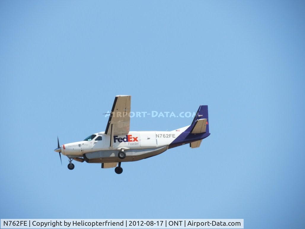 N762FE, 1991 Cessna 208B Grand Caravan C/N 208B0255, Just turned final for runway 26