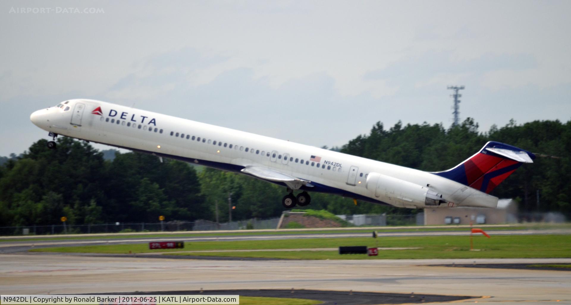 N942DL, 1989 McDonnell Douglas MD-88 C/N 49815, Takeoff ATL