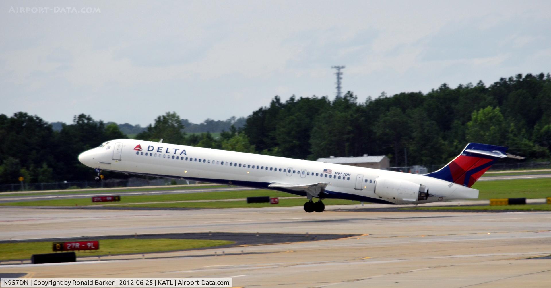 N957DN, 1997 McDonnell Douglas MD-90-30 C/N 53527, Takeoff ATL