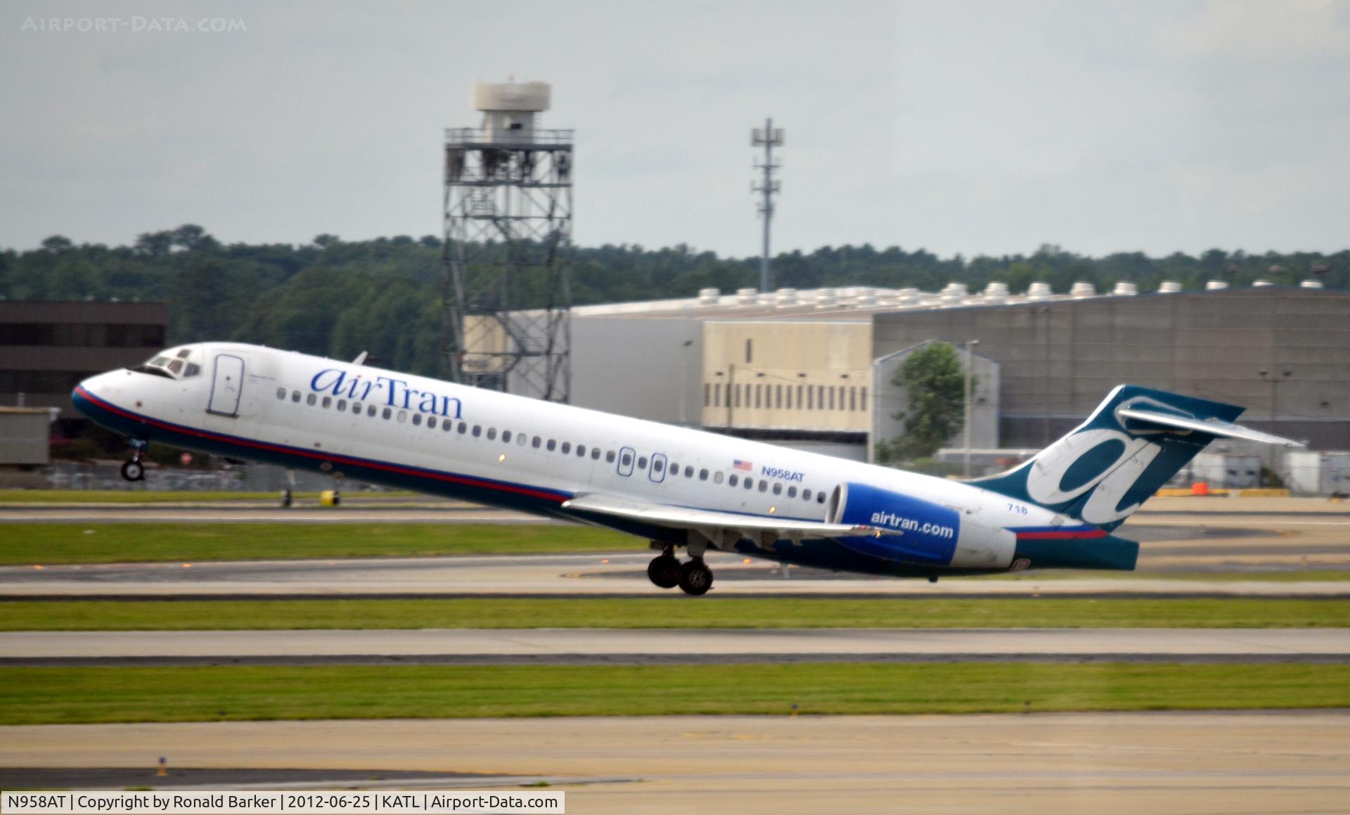 N958AT, 2001 Boeing 717-200 C/N 55020, Takeoff ATL