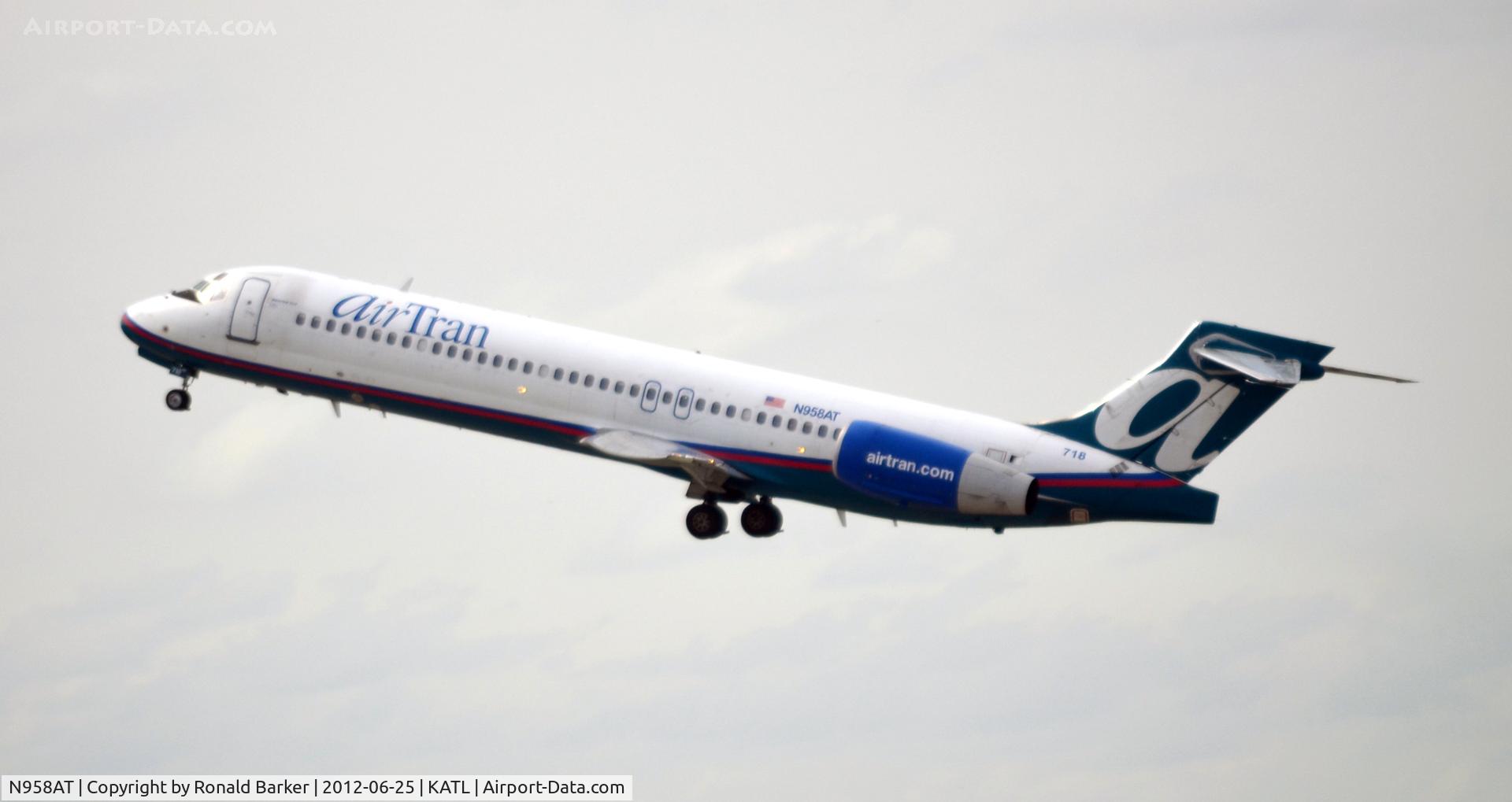 N958AT, 2001 Boeing 717-200 C/N 55020, Takeoff ATL