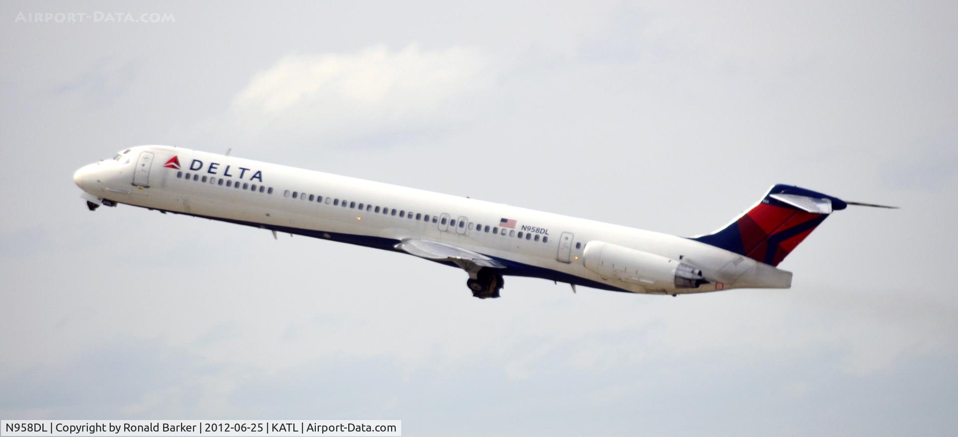 N958DL, 1990 McDonnell Douglas MD-88 C/N 49977, Takeoff ATL