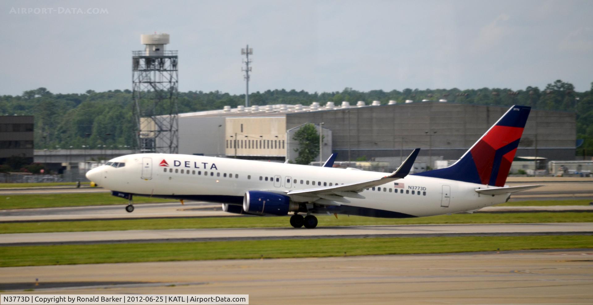 N3773D, 2010 Boeing 737-832 C/N 30825, Takeoff ATL