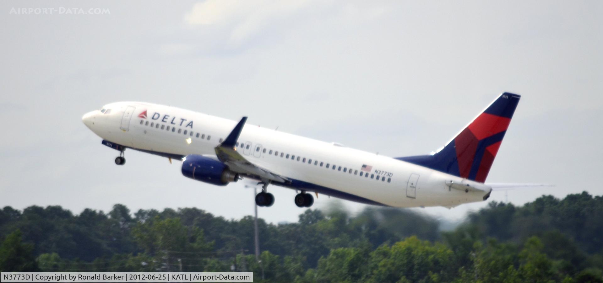 N3773D, 2010 Boeing 737-832 C/N 30825, Takeoff ATL