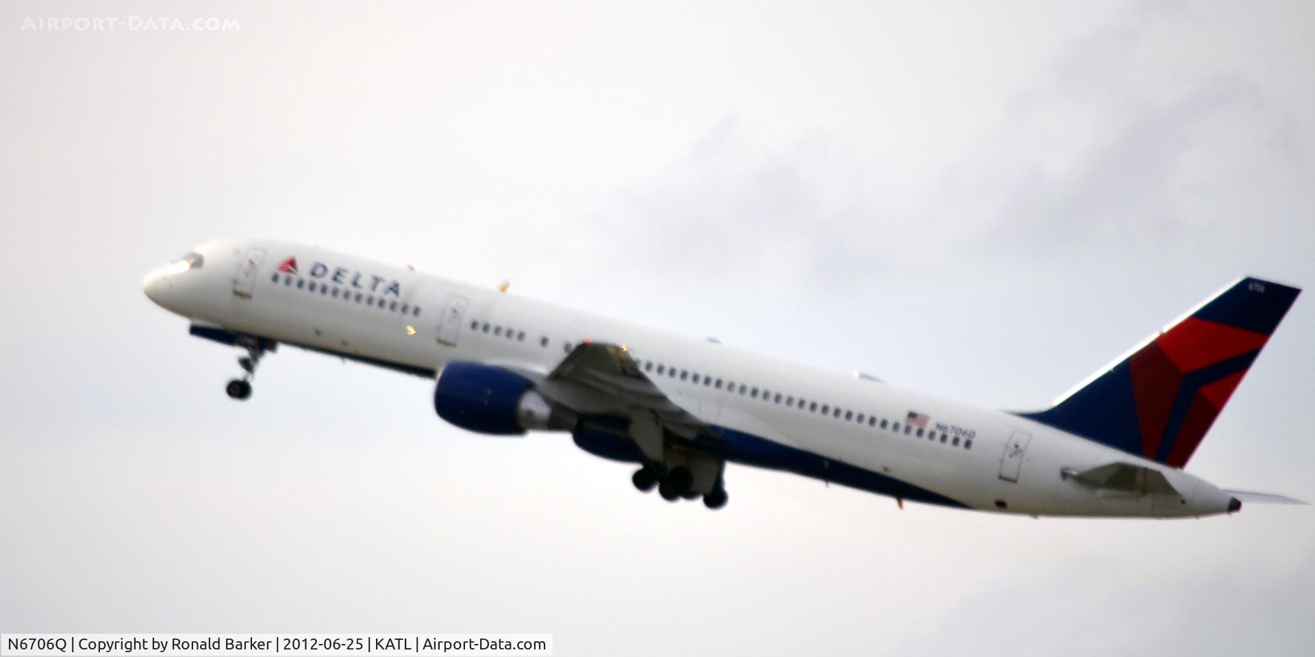 N6706Q, 2000 Boeing 757-232 C/N 30422, Takeoff ATL