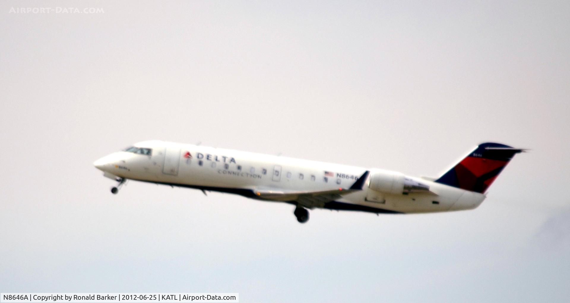 N8646A, 2002 Canadair CRJ-440 (CL-600-2B19) Regional Jet C/N 7646, Takeoff ATL