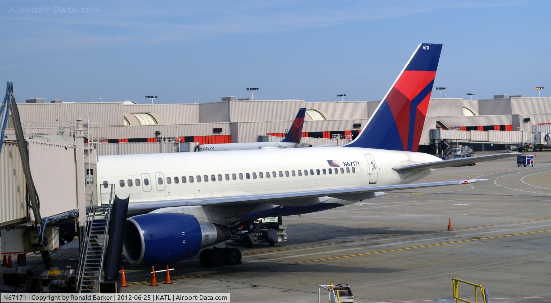 N67171, 2001 Boeing 757-232 C/N 30839, Atlanta