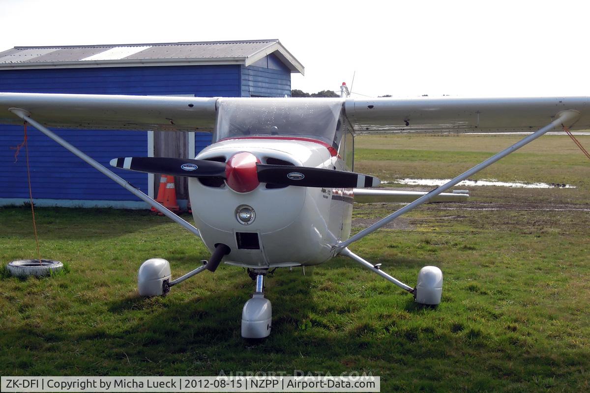 ZK-DFI, Cessna 172L C/N 17260172, At Paraparaumu