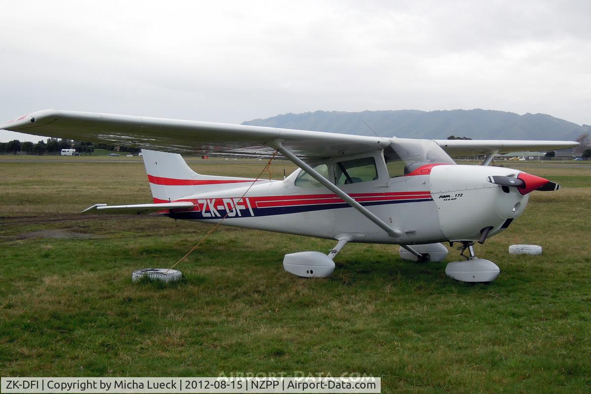 ZK-DFI, Cessna 172L C/N 17260172, At Paraparaumu