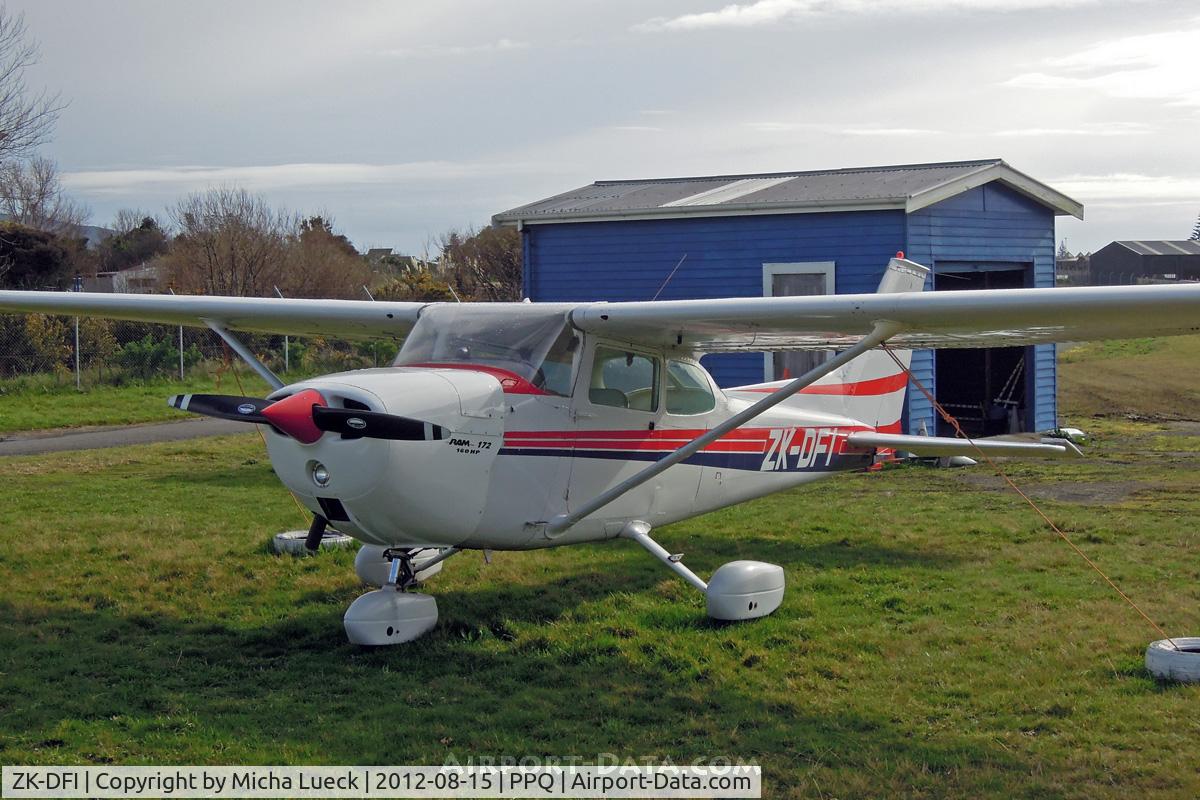ZK-DFI, Cessna 172L C/N 17260172, At Paraparaumu