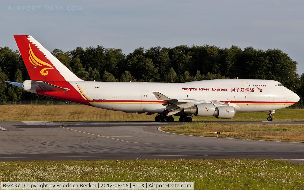 B-2437, 1991 Boeing 747-481(BDSF) C/N 25207, line up for departure via RW24