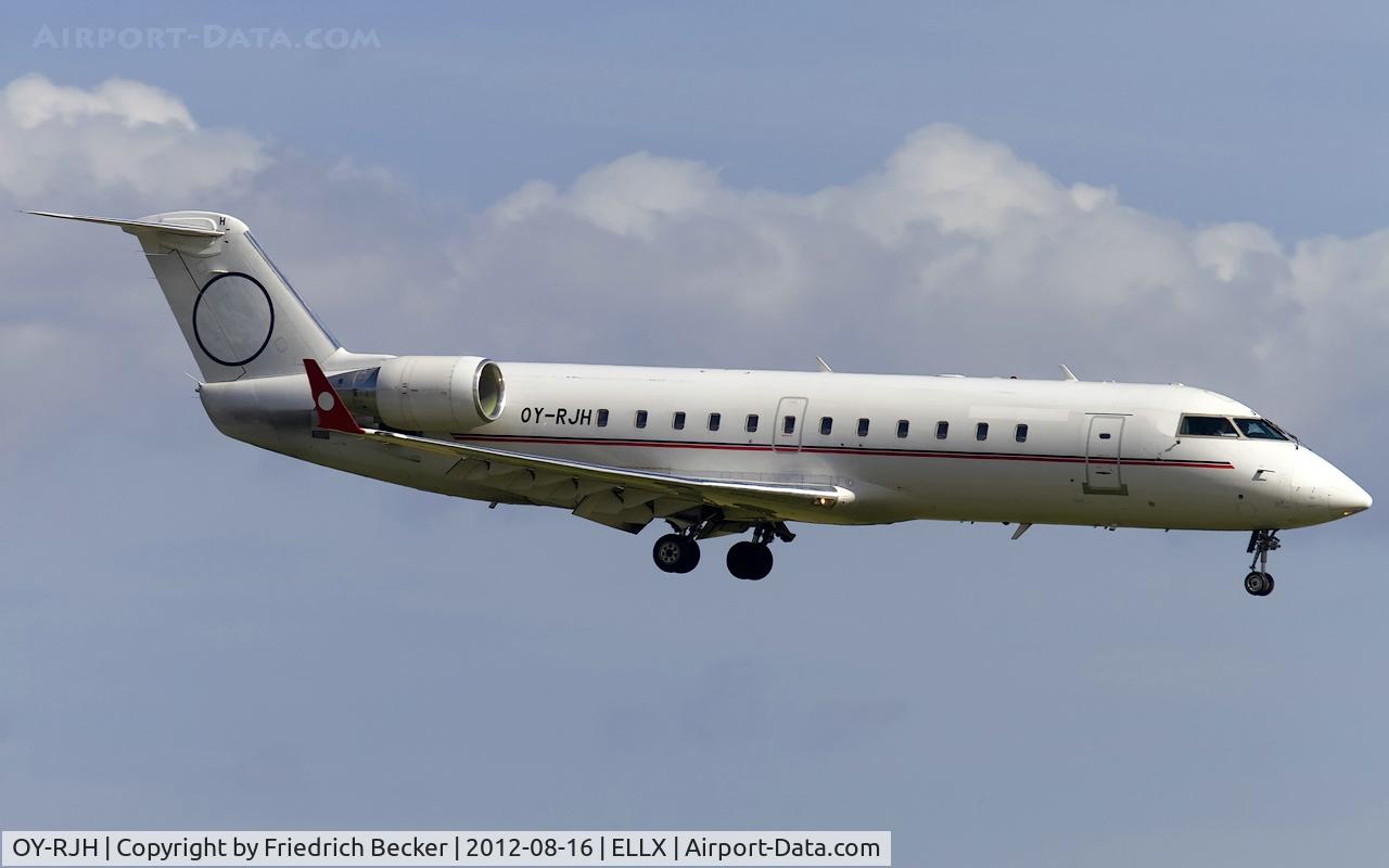 OY-RJH, 1995 Canadair CRJ-100LR (CL-600-2B19) C/N 7090, on final RW24