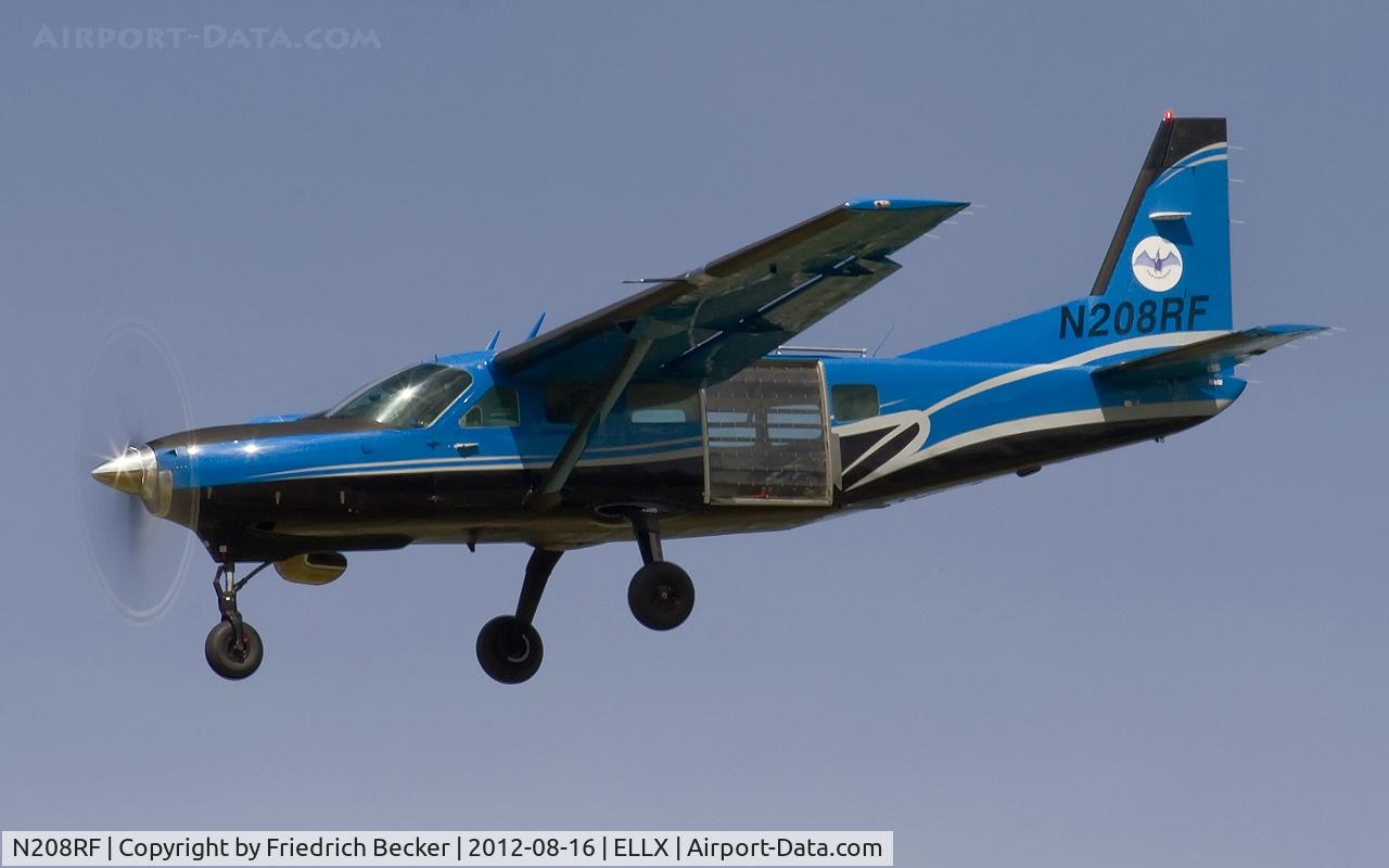N208RF, 1985 Cessna 208 C/N 20800007, short final RW24