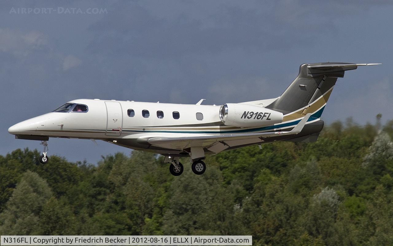 N316FL, 2011 Embraer EMB-505 Phenom 300 C/N 50500057, short final RW24