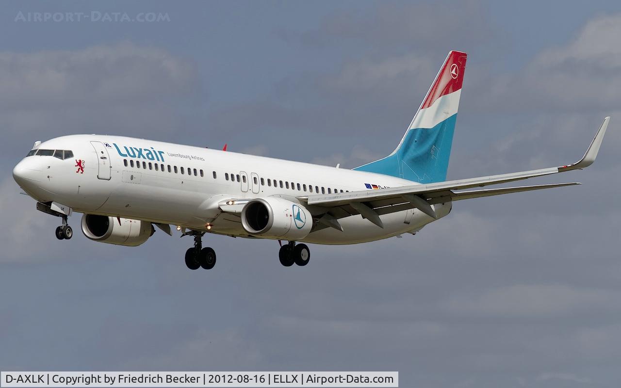 D-AXLK, 2003 Boeing 737-86J C/N 32920, on final RW24