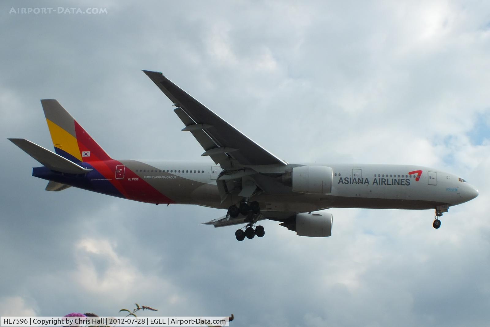 HL7596, 2001 Boeing 777-28E/ER C/N 28681, Asiana Airlines
