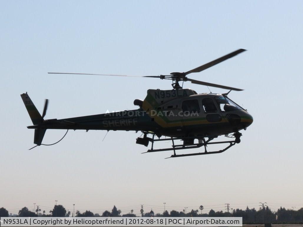 N953LA, Eurocopter AS-350B-2 Ecureuil Ecureuil C/N 4990, Turning south into the helipad area