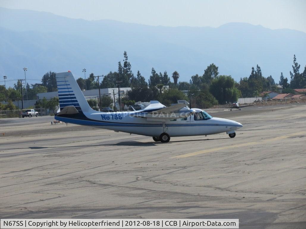 N67SS, 1967 Aero Commander 500-U C/N 1727-30, Taxiing into parking area for Maniac Mike's Cafe
