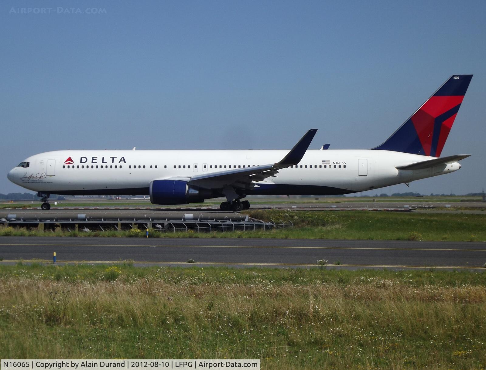 N16065, 1999 Boeing 767-332 C/N 30199, for C/N 755, winglets were added in 04/2012. The Seven-Six was also appointed to sport a tribute to former US ambassador and long time Atlanta mayor Andrew Young who celebrated his 80th birthday.