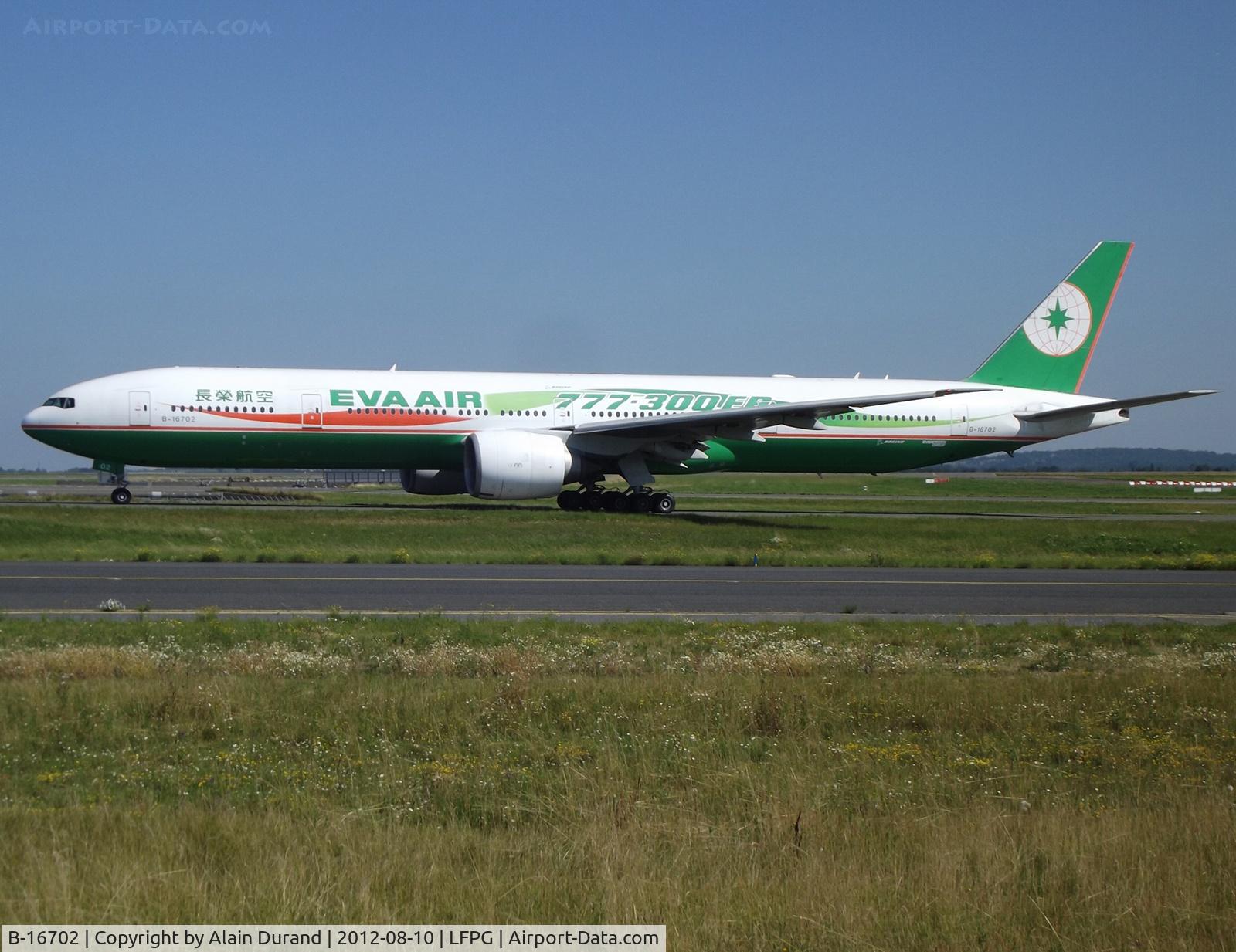 B-16702, 2005 Boeing 777-35E/ER C/N 32640, C/N 531, delivered new in 2005. Special 777-300ER livery is not a common sight at CDG as far Eva Air is concerned.