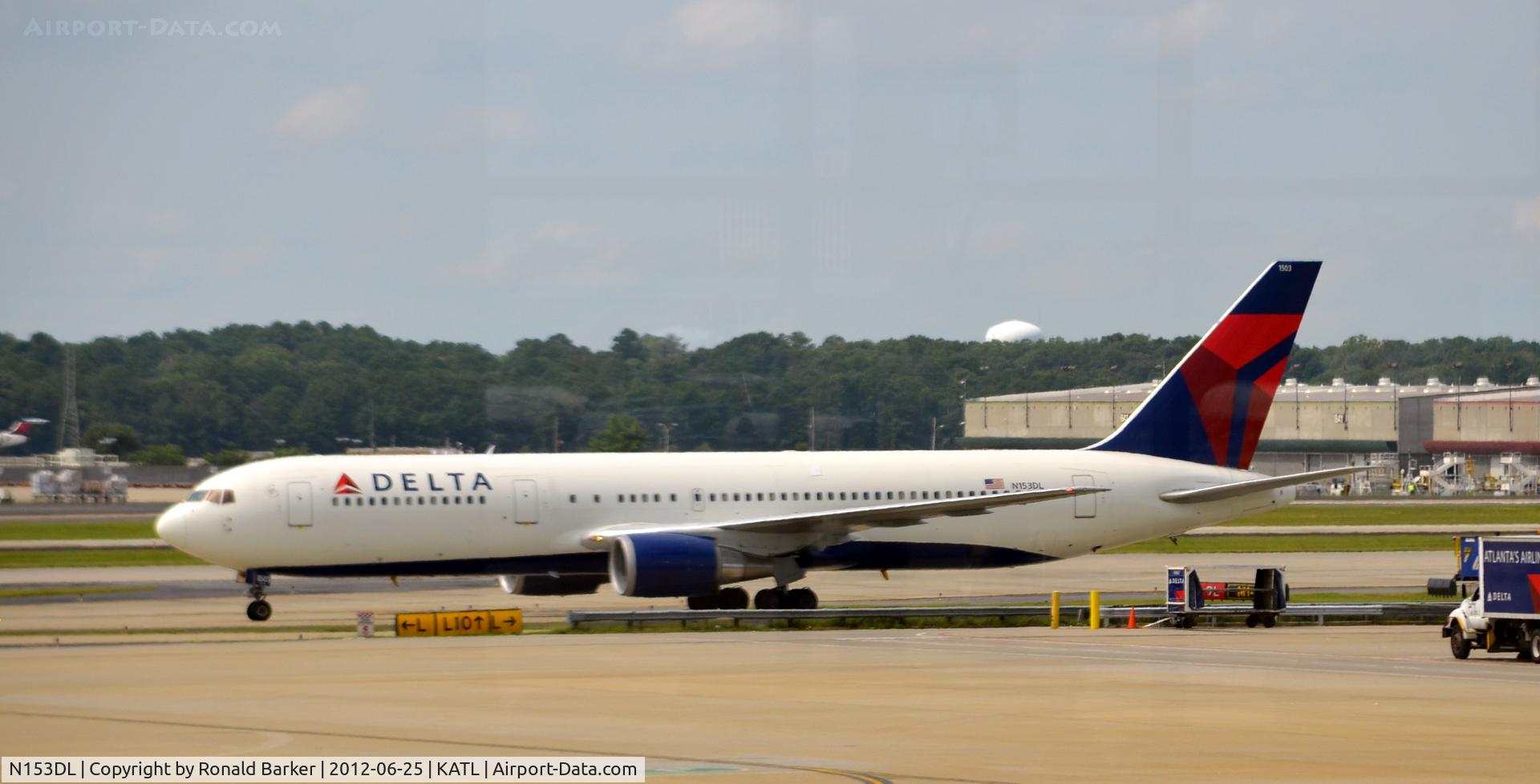 N153DL, 1990 Boeing 767-3P6 C/N 24985, Taxi ATL