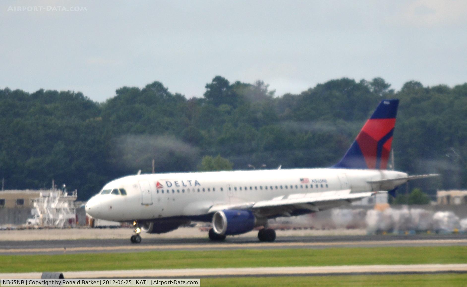 N365NB, 2003 Airbus A319-114 C/N 2013, Landing ATL
