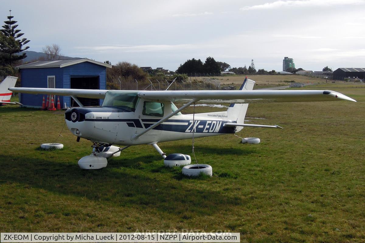 ZK-EOM, Cessna 152 C/N 15282975, At Paraparaumu