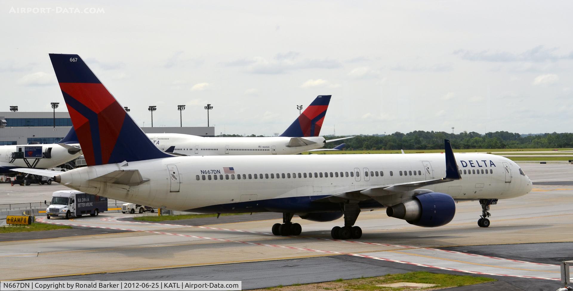 N667DN, 1991 Boeing 757-232 C/N 25035, Taxi ATL