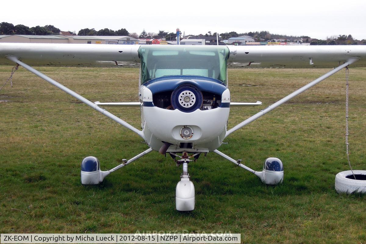 ZK-EOM, Cessna 152 C/N 15282975, At Paraparaumu