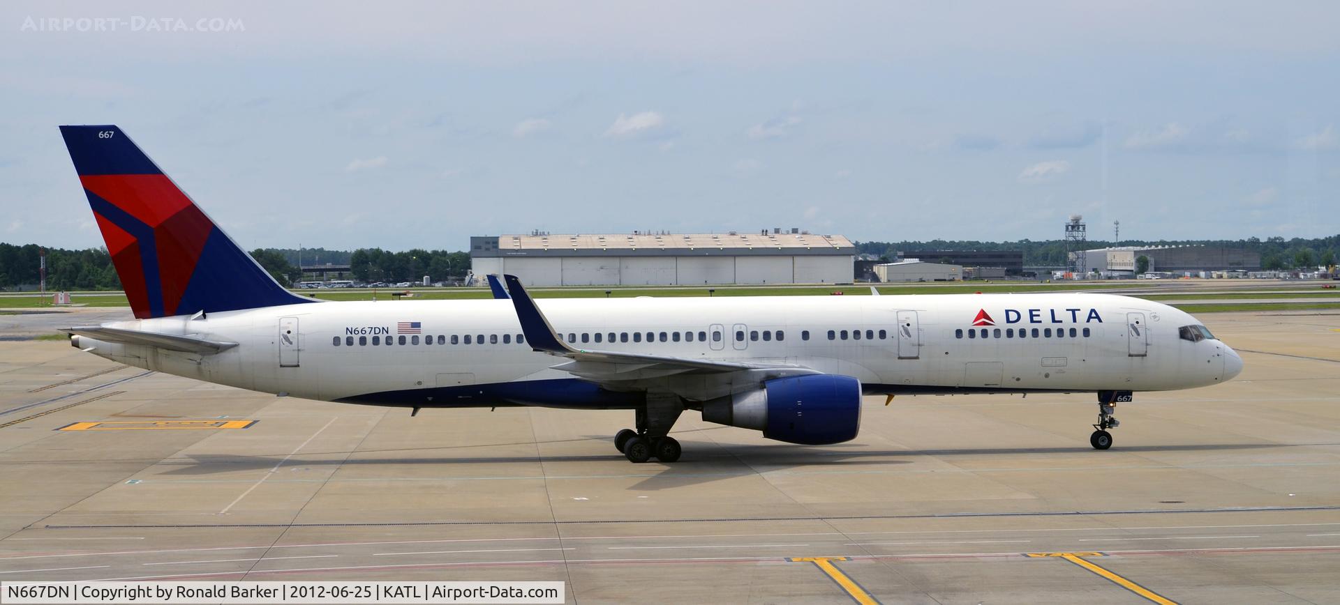 N667DN, 1991 Boeing 757-232 C/N 25035, Taxi ATL