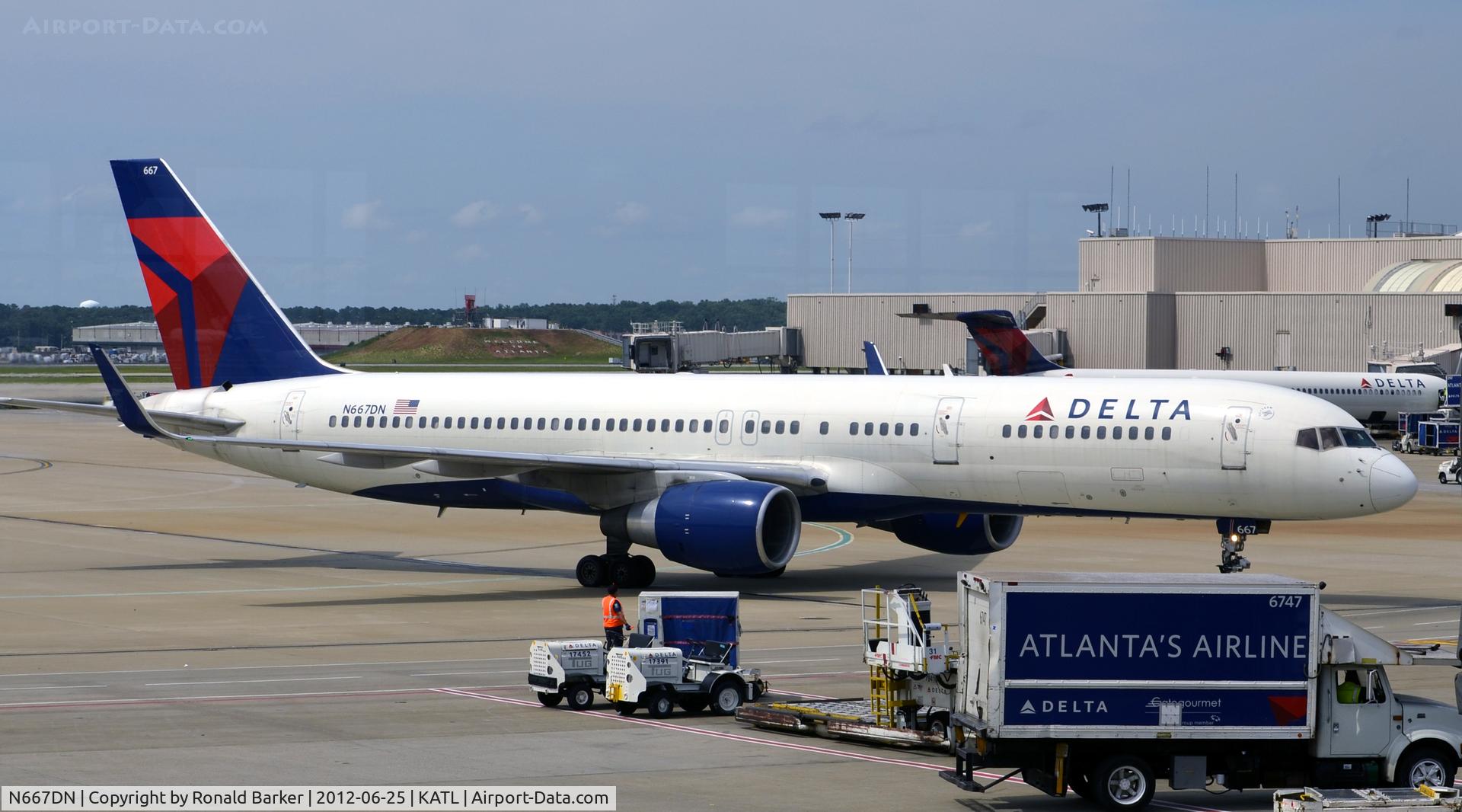 N667DN, 1991 Boeing 757-232 C/N 25035, Taxi ATL