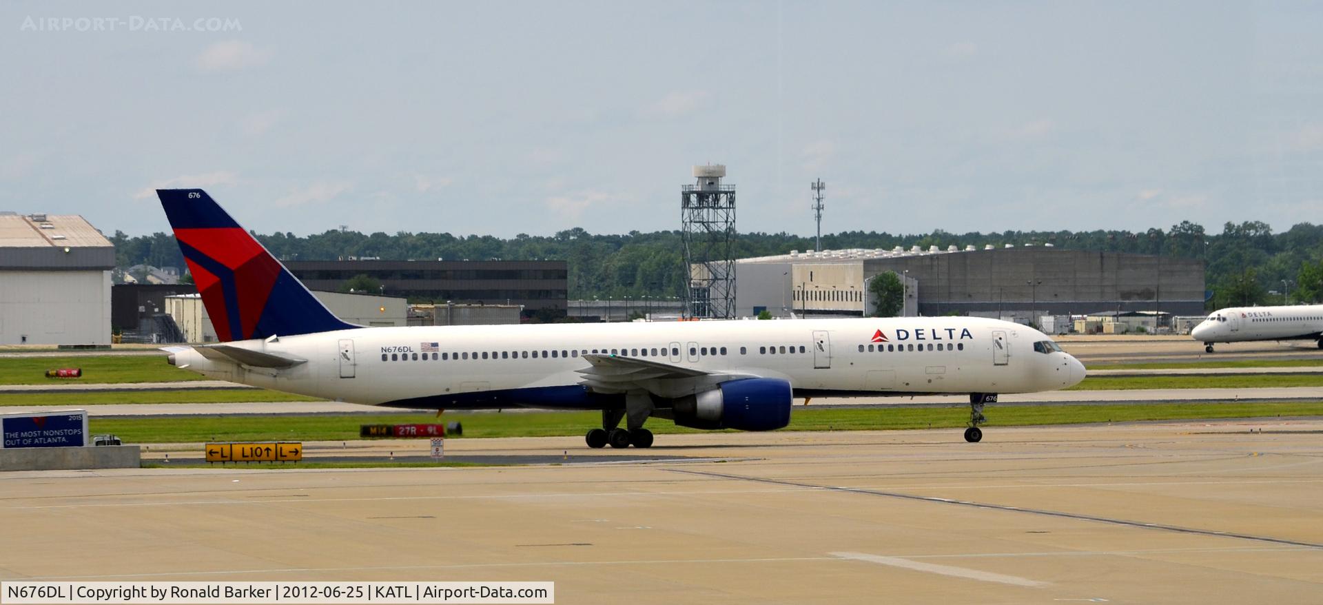 N676DL, 1992 Boeing 757-232 C/N 25981, Taxi ATL