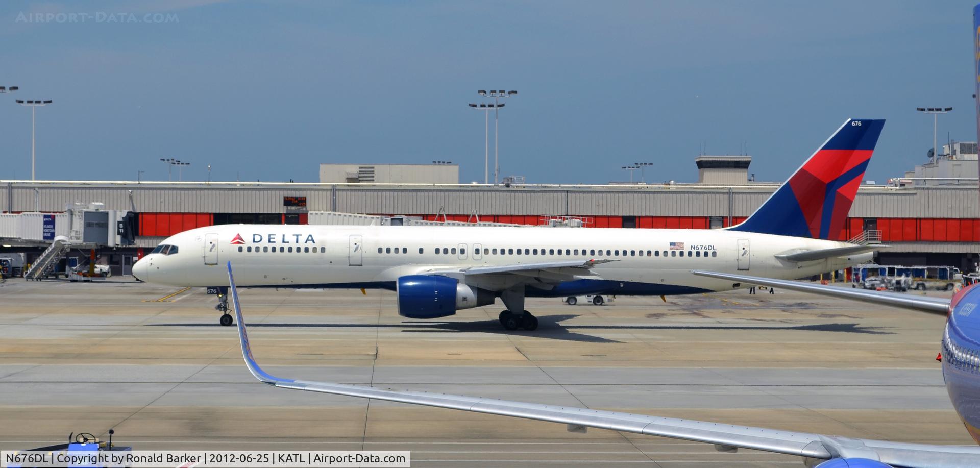 N676DL, 1992 Boeing 757-232 C/N 25981, Taxi ATL