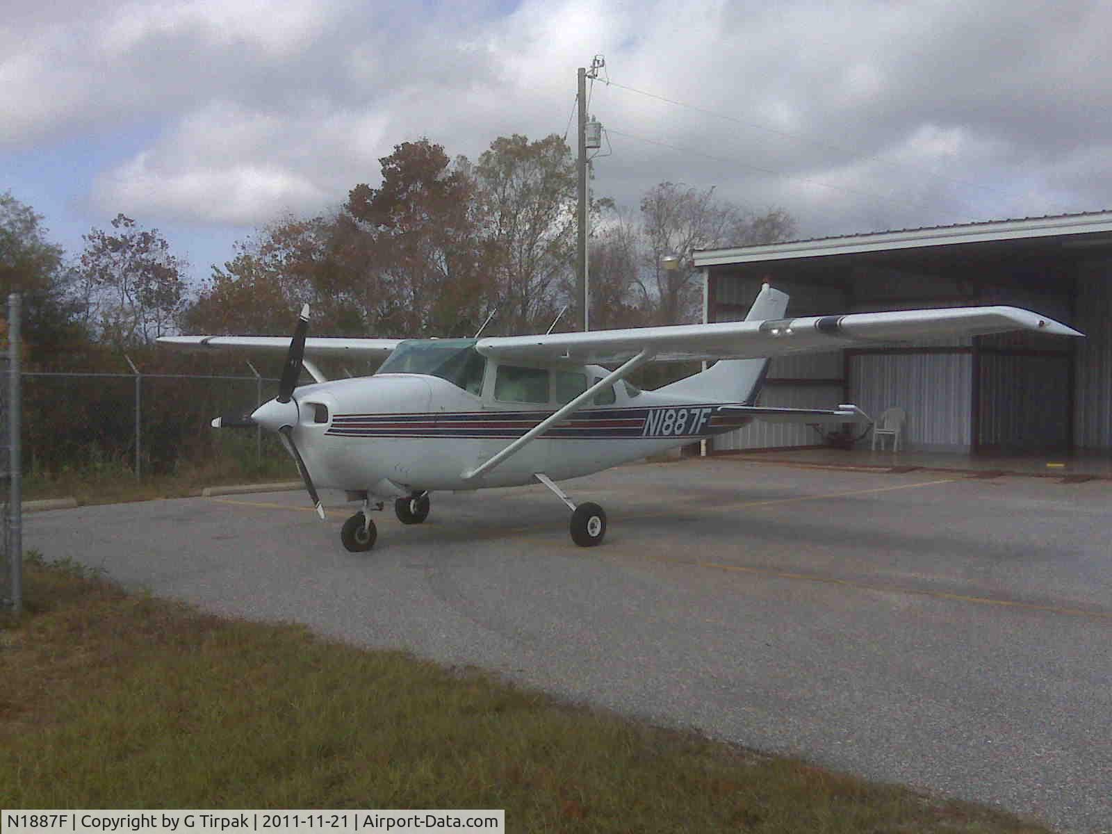 N1887F, 1966 Cessna 210F Centurion C/N 21058787, KCQF hangar.