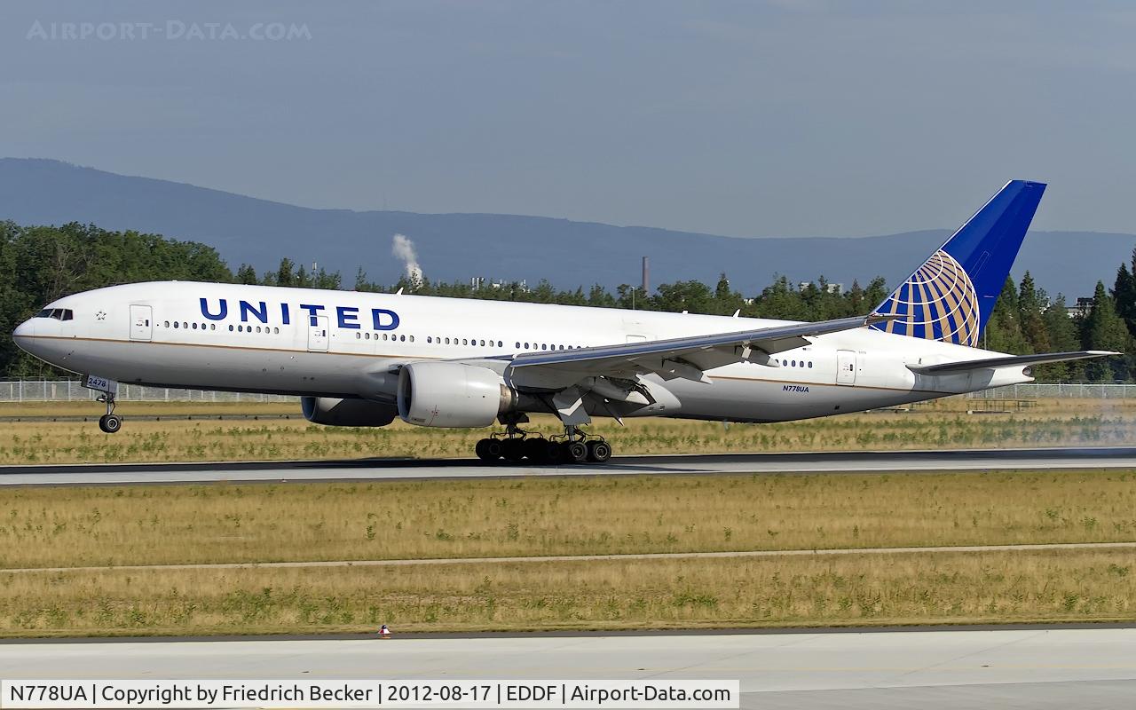 N778UA, 1996 Boeing 777-222 C/N 26940, decelerating after touchdown