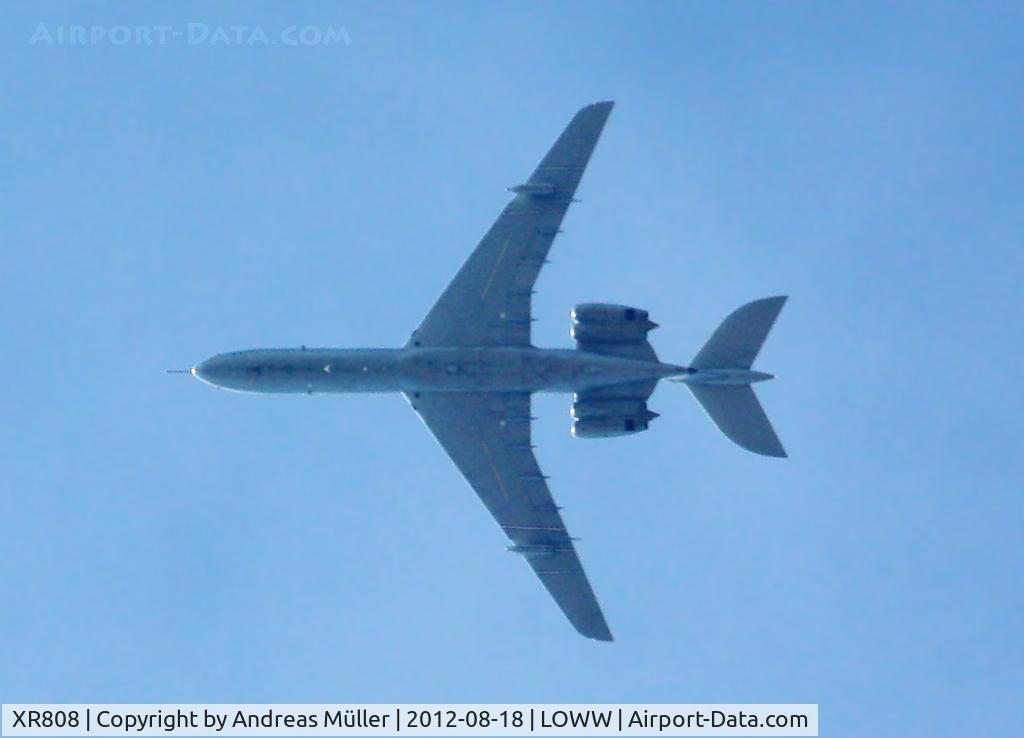 XR808, 1966 Vickers VC10 C.1 C/N 828, Noisy takeoff from BTS.